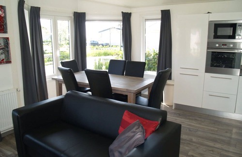 Dordtse Biesbosch Maison | Merveilleuse maison de vacances privée pour 6 personnes avec piscine, WIFI, TV, terrasse et parking