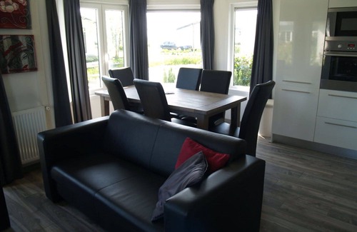 Dordtse Biesbosch Maison | Merveilleuse maison de vacances privée pour 6 personnes avec piscine, WIFI, TV, terrasse et parking