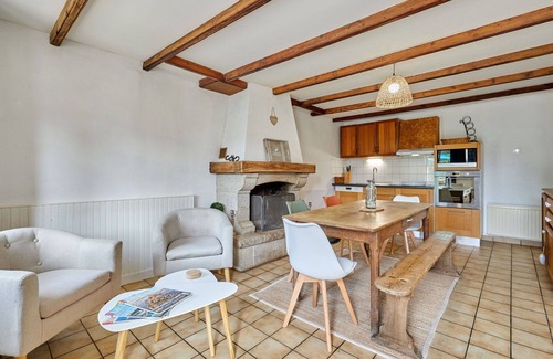 Surville Maison | Merveilleuse maison de vacances privée pour 4 personnes avec WIFI, TV et animaux admis