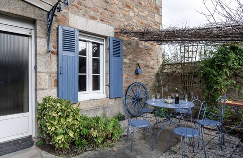 Yffiniac Maison | Belle maison de vacances privée pour 8 personnes avec WIFI, TV, animaux admis et parking