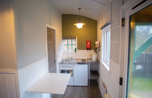 Glen Urquhart Maison | Belle maison de vacances privée pour 2 personnes avec TV, patio et parking