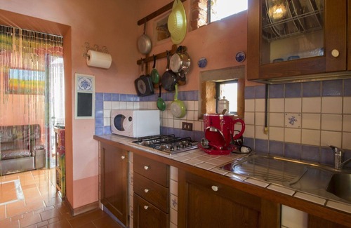 Laterina Villa | Belle maison de vacances privée avec WIFI, piscine, TV, patio et animaux admis, près de Arezzo