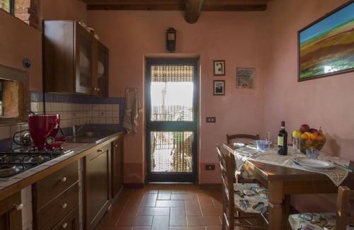 Laterina Villa | Belle maison de vacances privée avec WIFI, piscine, TV, patio et animaux admis, près de Arezzo