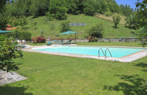 Laterina Villa | Belle maison de vacances privée avec WIFI, piscine, TV, patio et animaux admis, près de Arezzo
