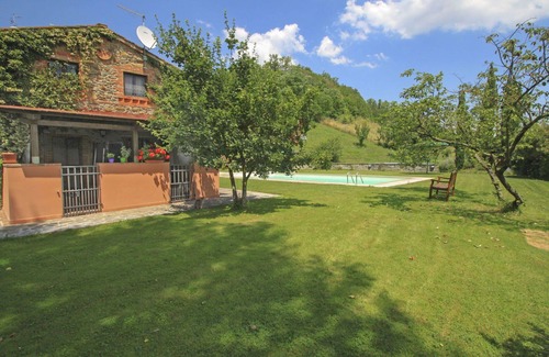 Laterina Villa | Belle maison de vacances privée avec WIFI, piscine, TV, patio et animaux admis, près de Arezzo