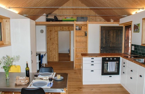Semione Maison | Merveilleuse maison de vacances privée avec patio, animaux admis, vue panoramique et parking