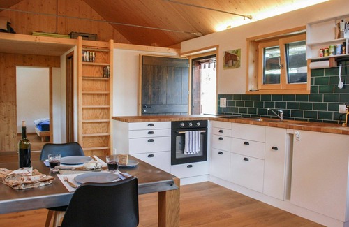 Semione Maison | Merveilleuse maison de vacances privée avec patio, animaux admis, vue panoramique et parking