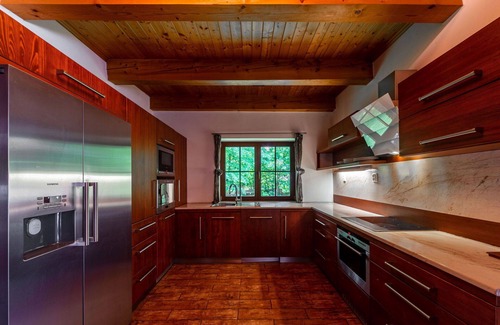 Clunek Maison | Magnifique maison de vacances privée avec piscine privée, WIFI, TV, patio et animaux admis