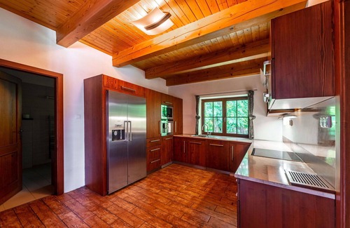 Clunek Maison | Magnifique maison de vacances privée avec piscine privée, WIFI, TV, patio et animaux admis