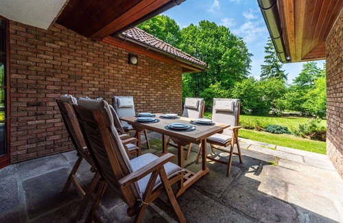 Clunek Maison | Magnifique maison de vacances privée avec piscine privée, WIFI, TV, patio et animaux admis