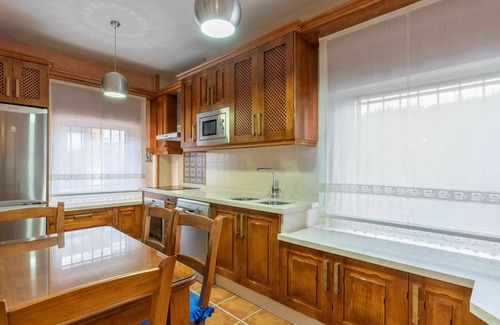 Baena Maison | Magnifique maison de vacances privée avec WIFI, climatisation, piscine privée, TV et terrasse