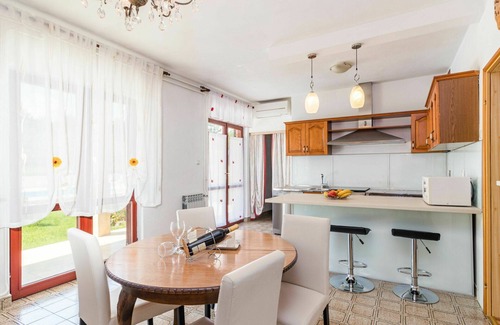 Rakotule Maison | Maison de vacances privée avec climatisation, WIFI, piscine privée, TV, terrasse, animaux admis