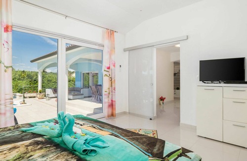 Rogocana Maison | Belle maison de vacances privée avec WIFI, climatisation, piscine privée, TV et patio