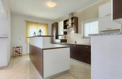 Juricev Kal Maison | Belle maison de vacances privée avec piscine privée, WIFI, climatisation, TV et terrasse