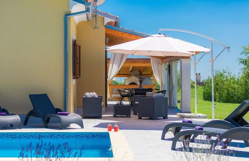Juricev Kal Maison | Belle maison de vacances privée avec piscine privée, WIFI, climatisation, TV et terrasse