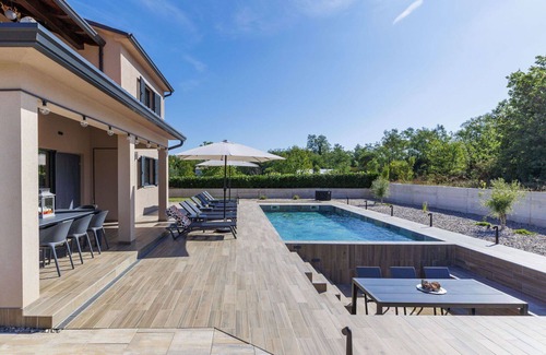Topid Maison | Magnifique maison de vacances privée avec piscine privée, WIFI, climatisation, TV et terrasse