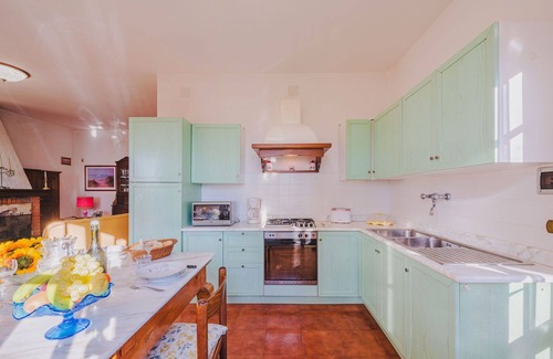 Massa Maison | Belle maison de vacances privée pour 4 personnes avec WIFI, TV et terrasse