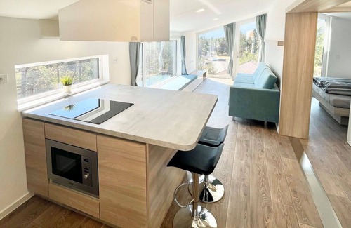 Imst Maison | Belle maison de vacances privée avec climatisation, TV, terrasse, animaux admis et parking