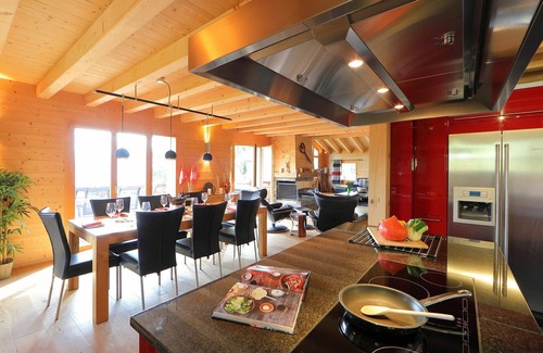 Ollon Maison | Belle maison de vacances privée avec bain à remous, WIFI, TV, terrasse, animaux admis et parking