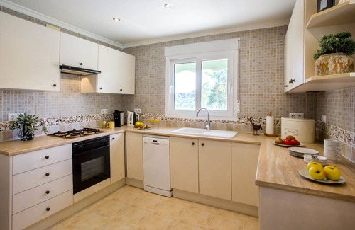 Orba Maison | Belle maison de vacances privée avec climatisation, WIFI, piscine privée, TV et terrasse