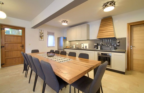 Senj Maison | Maison de vacances privée avec WIFI, climatisation, bain à remous, piscine privée, TV, terrasse