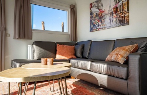 Linden Maison | Stunning private villa for 4 guests with WIFI, TV, terrace and parking