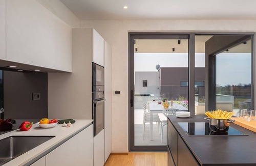 Vodnjan Villa | Belle maison de vacances privée avec piscine privée, climatisation, WIFI, TV et terrasse