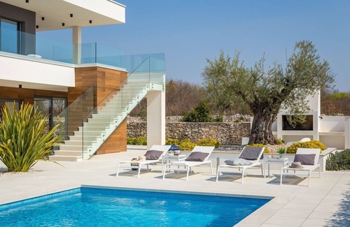 Vodnjan Villa | Belle maison de vacances privée avec piscine privée, climatisation, WIFI, TV et terrasse