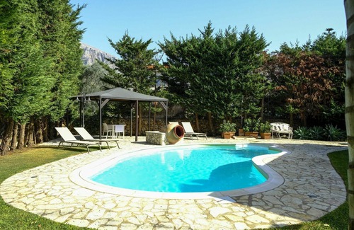 Cinisi Villa | Belle maison de vacances privée avec piscine privée, WIFI, climatisation, TV et patio