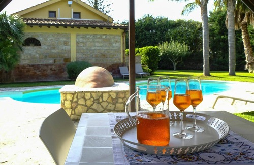 Cinisi Villa | Belle maison de vacances privée avec piscine privée, WIFI, climatisation, TV et patio