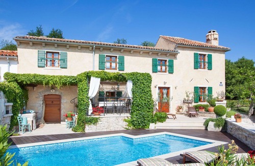 Trget Villa | Maison de vacances privée avec WIFI, climatisation, bain à remous, piscine privée, TV, terrasse