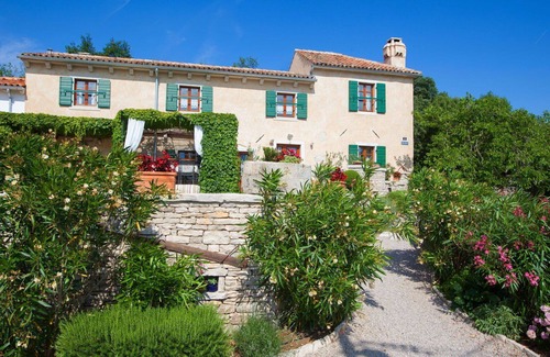 Trget Villa | Maison de vacances privée avec WIFI, climatisation, bain à remous, piscine privée, TV, terrasse