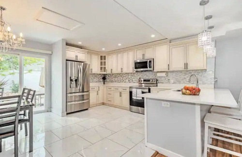 Aurora Maison | Stunning Remodeled w/ 5BR & 3BA