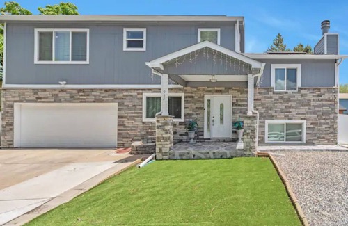 Aurora Maison | Stunning Remodeled w/ 5BR & 3BA