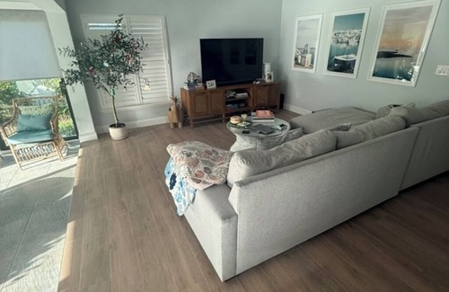 North Naples Appartement | Stunning Renovated 2BR/2BA in Beachwalk - Steps to Vanderbilt Beach