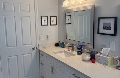 North Naples Appartement | Stunning Renovated 2BR/2BA in Beachwalk - Steps to Vanderbilt Beach