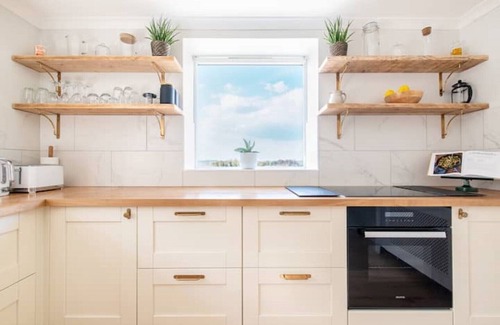 Frome Maison | Stunning Renovation edge of Frome + country views
