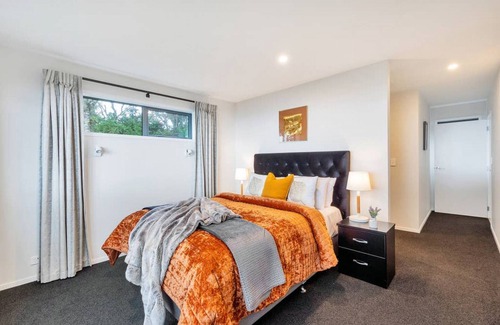 Waiatarua Maison | ★ Retraite paisible et moderne au sommet d'une colline près de Henderson, Titirangi, Piha et Karekare ★