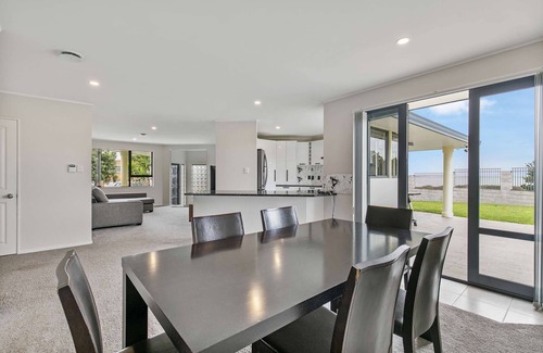 Manurewa Maison | Stunning Sea View Home Very near to AKL Airport