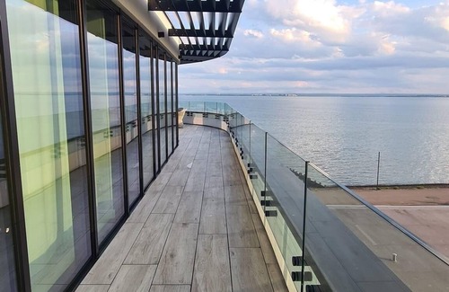 Southend-on-Sea Appartement | Stunning Seafront Penthouse With Panoramic South Facing Views Over the Estuary