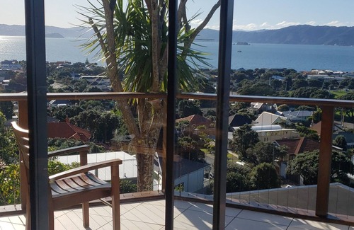 Seatoun Maison | Superbe colline retraite autonome avec une vue imprenable sur le port