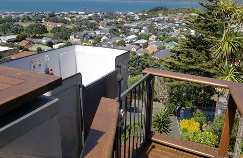 Seatoun Maison | Superbe colline retraite autonome avec une vue imprenable sur le port