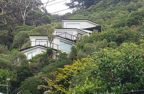 Seatoun Maison | Superbe colline retraite autonome avec une vue imprenable sur le port