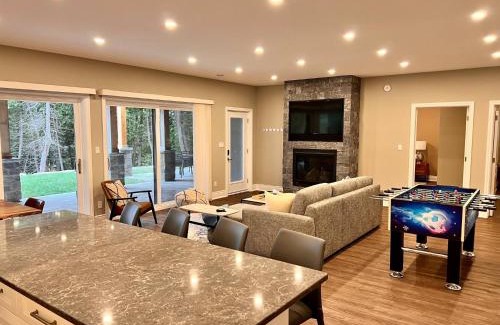 Kincardine Maison | Stunning Serenity Cove On The Lake Cozy Cottage