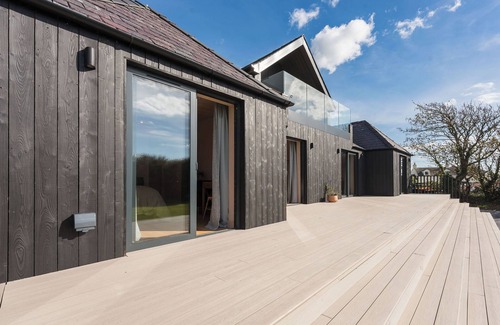 Llanfaelog Maison | Stunning six-bedroom property for up to 14 guests