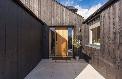 Llanfaelog Maison | Stunning six-bedroom property for up to 14 guests