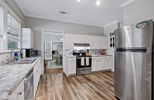 Caddo Heights-South Highlands Maison | Stunning, southern charm home w/ king bed
