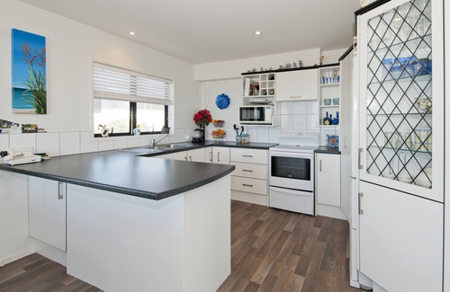 Omanu Maison | Superbe, élégant, en bord de mer, sur 3 niveaux, avec une vue magnifique