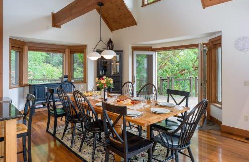 Eastsound Maison | Stunning Sunsets, Luxe Lodging, Sauna And Spa