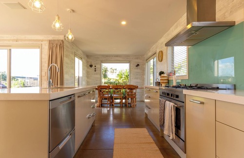 Waihi Beach Maison | Stunning Surfers 4 Bedroom Beach House